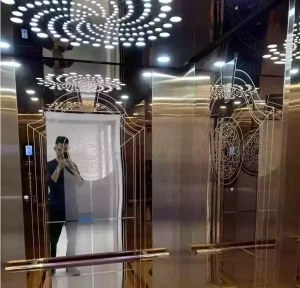 Actual photo: Stainless steel mirror cabin + LED lighting, both beautiful and practical.