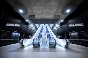 Multiple parallel escalators