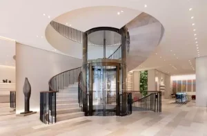 Hydraulic elevator in low-rise residential building
