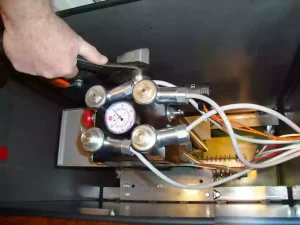 hydraulic elevator maintenance oil change process