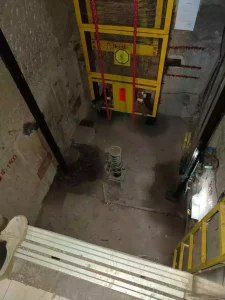 The picture shows a schematic diagram of the hydraulic elevator pit