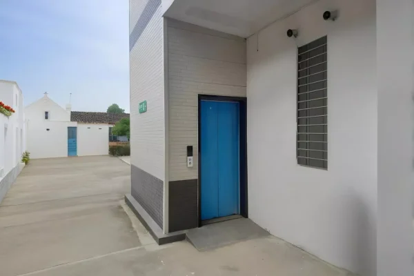 outdoor lift (2)