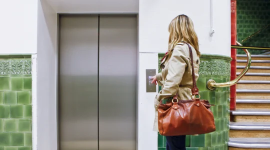 Passenger elevators designed for transporting people have beautiful appearance and comfortable riding design